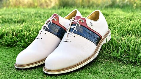 Golf Shoes .